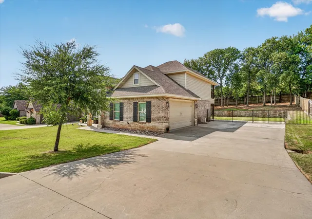 Photo 3 of Single family home for sale at 6403 Westover Dr, Granbury, TX 76049 | MLS# 21339382 | Listing updated on 2026-09-23