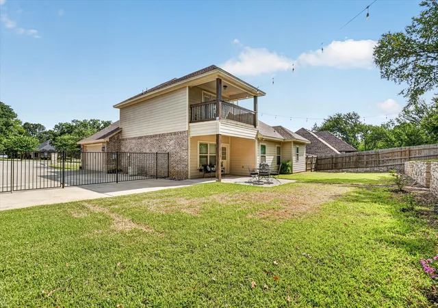 Photo 3 of Single family home for sale at 6403 Westover Dr, Granbury, TX 76049 | MLS# 21339382 | Listing updated on 2026-09-23