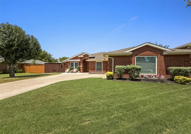 Photo 2 of Single family home for sale at 8409 Victory St, Rowlett, TX 75089 | MLS# 21351292 | Listing updated on 2026-08-22
