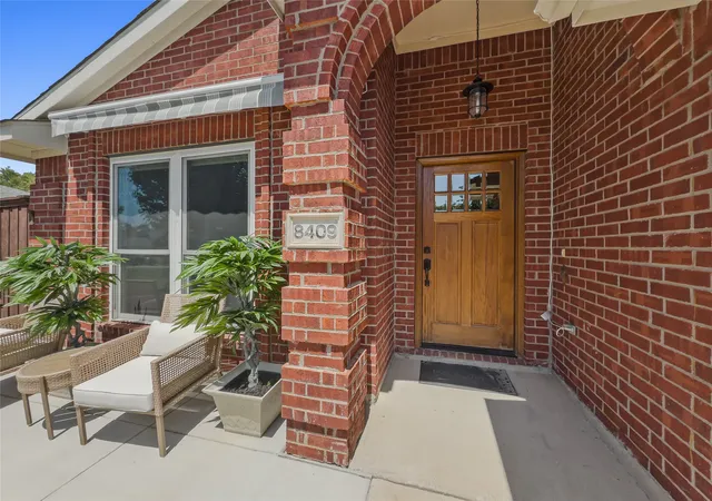 Photo 3 of Single family home for sale at 8409 Victory St, Rowlett, TX 75089 | MLS# 21351292 | Listing updated on 2026-10-02