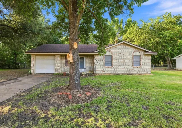 1st image of 1008 Yeager St, Honey Grove, TX 75446 | MLS# 21351297
