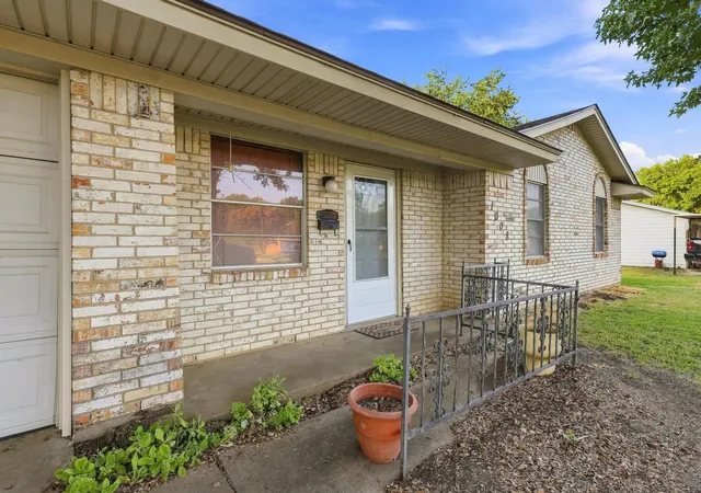 4th image of 1008 Yeager St, Honey Grove, TX 75446 | MLS# 21351297