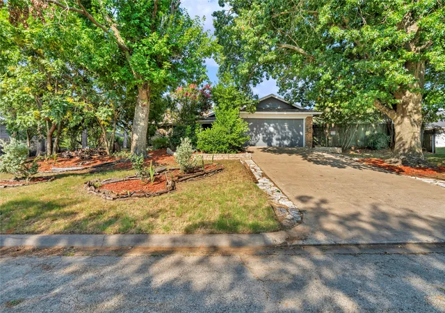 Photo 3 of Single family home for sale at 306 Woodlawn Dr, Keene, TX 76059 | MLS# 21330042 | Listing updated on 2026-08-16