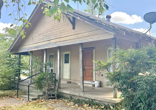 Photo 17 of Single family home for sale at 1201 Market St W, Honey Grove, TX 75446 | MLS# 21351164 | Listing updated on 2026-08-28