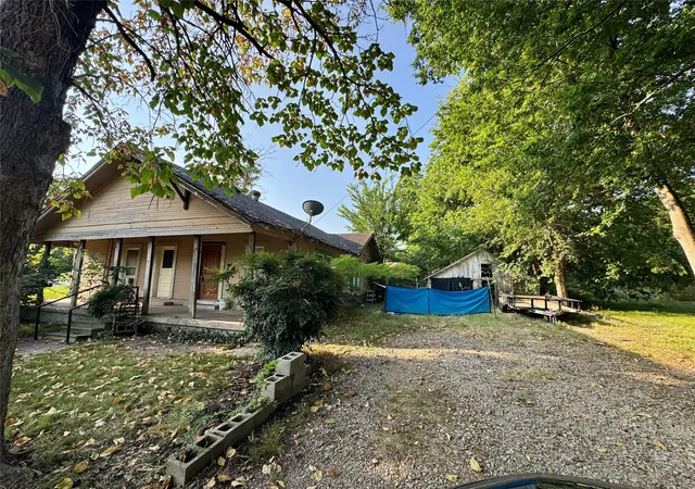 Photo 1 of Single family home for sale at 1201 Market St W, Honey Grove, TX 75446 | MLS# 21351164 | Listing updated on 2026-08-28