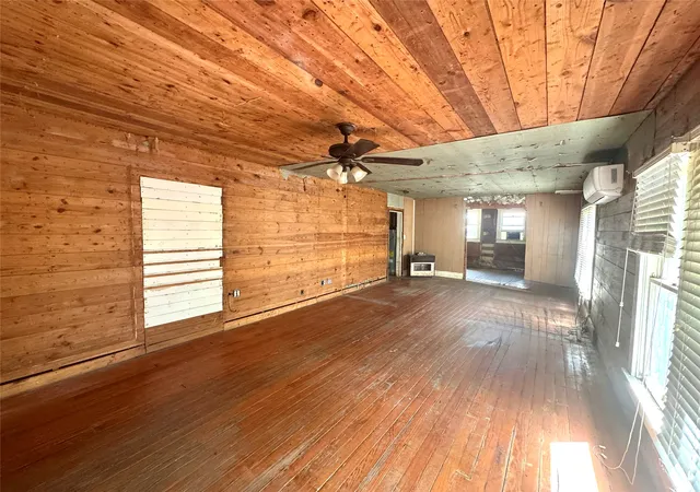 Photo 2 of Single family home for sale at 1201 Market St W, Honey Grove, TX 75446 | MLS# 21351164 | Listing updated on 2026-08-28