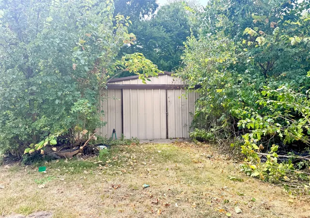 Photo 3 of Single family home for sale at 1201 Market St W, Honey Grove, TX 75446 | MLS# 21351164 | Listing updated on 2026-09-30
