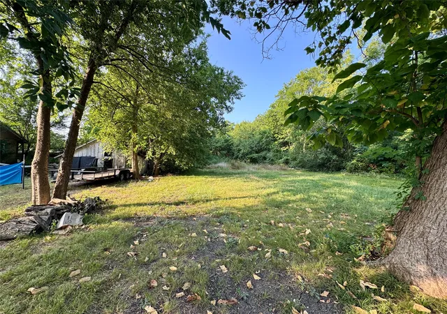 Photo 4 of Single family home for sale at 1201 Market St W, Honey Grove, TX 75446 | MLS# 21351164 | Listing updated on 2026-09-30
