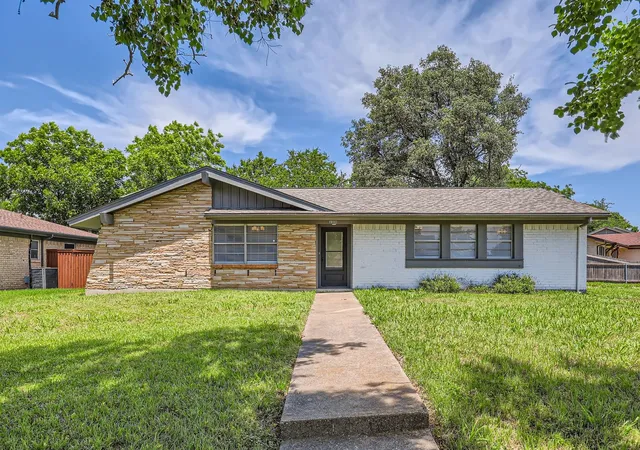 1st image of 2309 Woodlawn Dr, Ennis, TX 75119 | MLS# 21350353