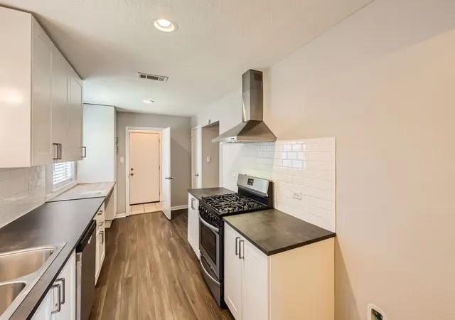 Photo 3 of Single family home for sale at 2309 Woodlawn Dr, Ennis, TX 75119 | MLS# 21350353 | Listing updated on 2026-08-06