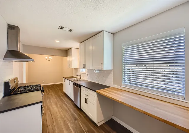 Photo 3 of Single family home for sale at 2309 Woodlawn Dr, Ennis, TX 75119 | MLS# 21350353 | Listing updated on 2026-08-06