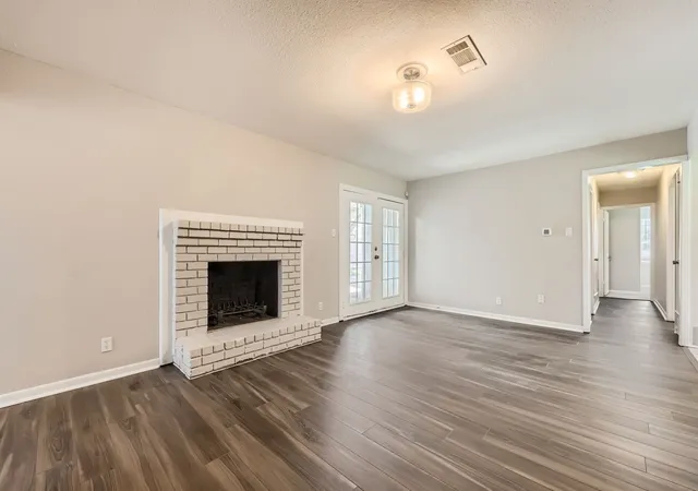 Photo 4 of Single family home for sale at 2309 Woodlawn Dr, Ennis, TX 75119 | MLS# 21350353 | Listing updated on 2026-08-06