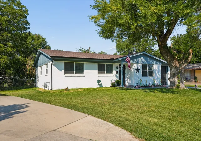2nd image of 2818 Lowell Dr, Irving, TX 75062 | MLS# 21351243