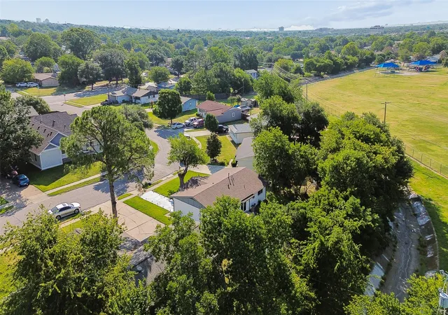 38th image of 2818 Lowell Dr, Irving, TX 75062 | MLS# 21351243