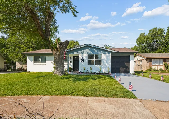 3rd image of 2818 Lowell Dr, Irving, TX 75062 | MLS# 21351243