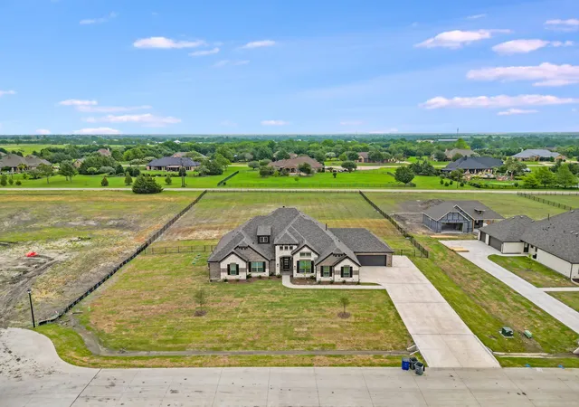 Photo 3 of Sale Pending at 307 Success Dr, Rockwall, TX 75032 | MLS# 21351336 | Listing updated on 2026-08-24