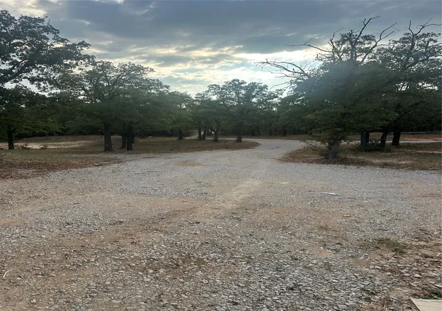 Photo 3 of Single family home for sale at 362 County Road 1270, Alvord, TX 76225 | MLS# 21348031 | Listing updated on 2026-10-01