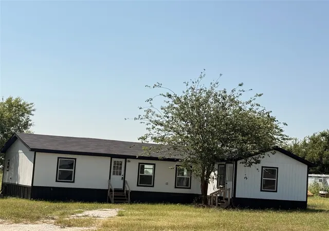 3rd image of 240 County Road 2723, Decatur, TX 76234 | MLS# 21351369