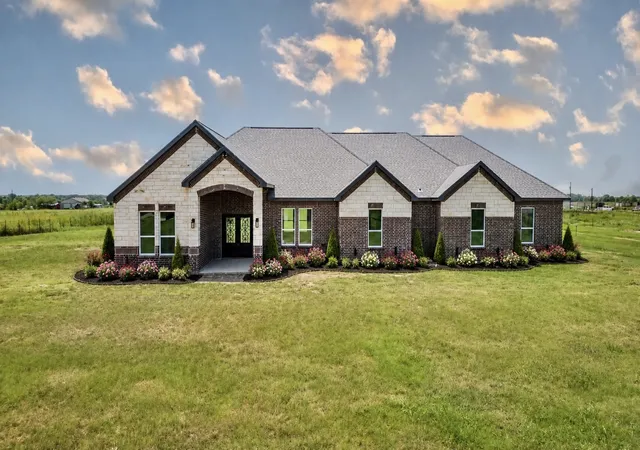 Photo 2 of Single family home for sale at 809 Vz County Road 2623, Wills Point, TX 75169 | MLS# 21349543 | Listing updated on 2026-08-08