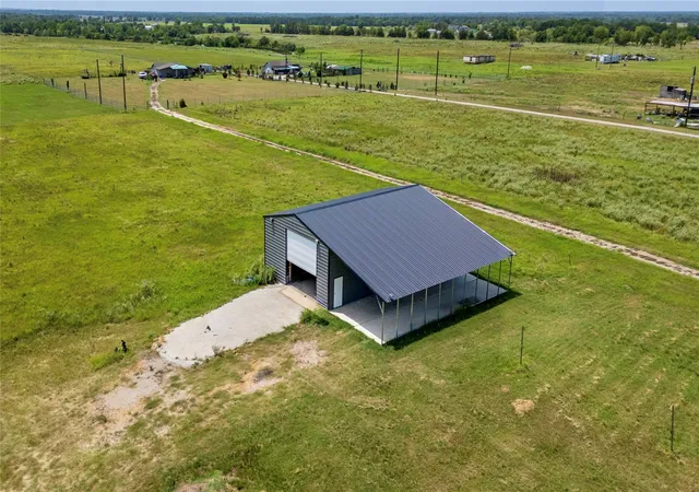 Photo 3 of Single family home for sale at 809 Vz County Road 2623, Wills Point, TX 75169 | MLS# 21349543 | Listing updated on 2026-08-08