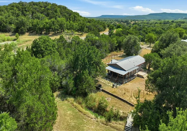 Photo 2 of Sale Pending at 100 Shady Oaks Dr, Mineral Wells, TX 76067 | MLS# 21351371 | Listing updated on 2026-08-24