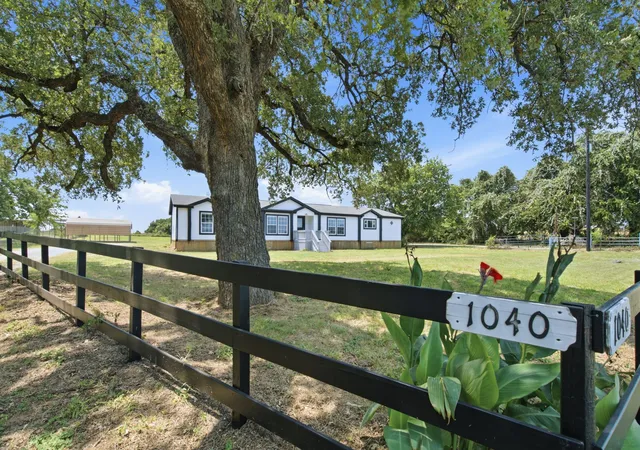 Photo 3 of Sale Pending at 1040 Earp Rd, Springtown, TX 76082 | MLS# 21350721 | Listing updated on 2026-08-30