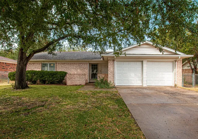 3rd image of 1216 Bryant St, Benbrook, TX 76126 | MLS# 21291312