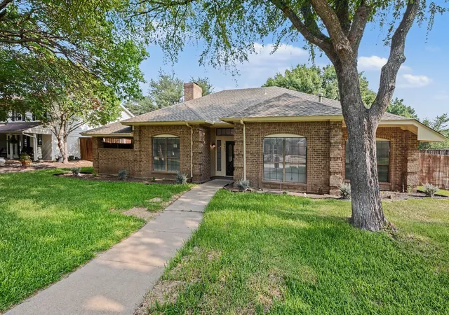 Photo 3 of Single family home for sale at 4425 Avonshire Ln, Plano, TX 75093 | MLS# 21351416 | Listing updated on 2026-10-04