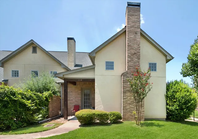 Photo 2 of Townhouse for sale at 6668 Shady Glen Cir, Fort Worth, TX 76132 | MLS# 21349875 | Listing updated on 2026-08-25