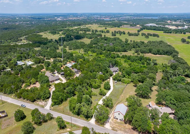Single family home for sale at 4427 Hunters Glen Ct, Granbury, TX 76048 | MLS# 21351076
