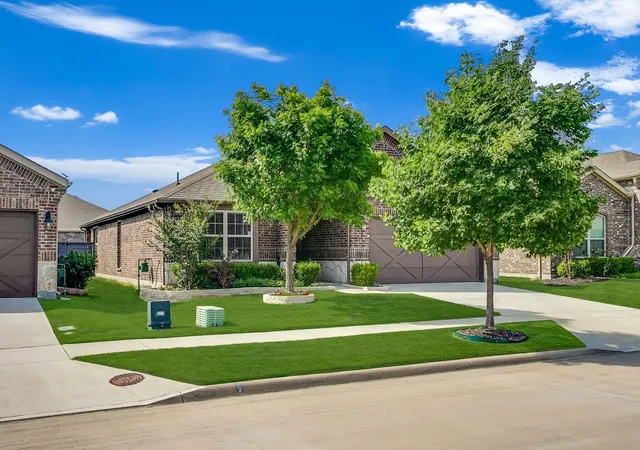 2nd image of 1528 Grassy Knoll Trl, Little Elm, TX 76227 | MLS# 21351432