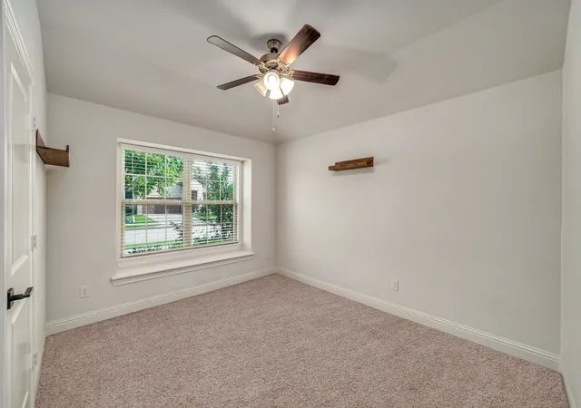 4th image of 1528 Grassy Knoll Trl, Little Elm, TX 76227 | MLS# 21351432