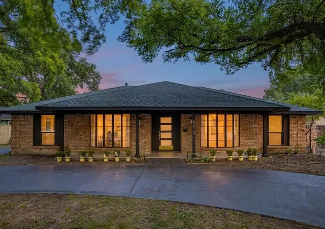 Single family home for sale at 8613 Marys Creek Dr, Benbrook, TX 76116 | MLS# 21351418