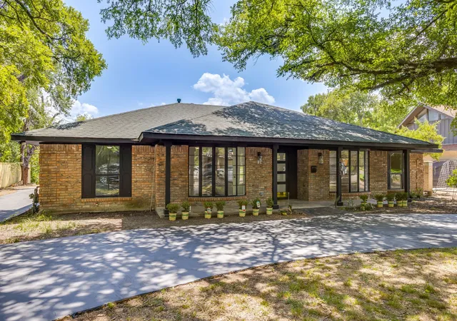 Photo 3 of Single family home for sale at 8613 Marys Creek Dr, Benbrook, TX 76116 | MLS# 21351418 | Listing updated on 2026-08-15