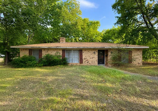 Photo 1 of Single family home for sale at 208 Sw 4th St, Kerens, TX 75144 | MLS# 21351501 | Listing updated on 2026-08-12