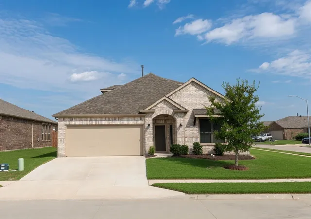 Photo 1 of Sale Pending at 2845 Rose Heath Ln, Fort Worth, TX 76108 | MLS# 21351132 | Listing updated on 2026-09-25