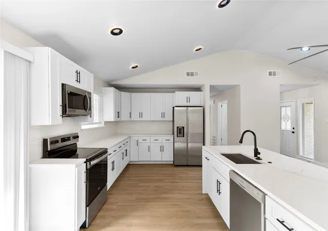 Photo 2 of Single family home for sale at 1212 Stevens Ridge Dr, Dallas, TX 75211 | MLS# 21351505 | Listing updated on 2026-09-20
