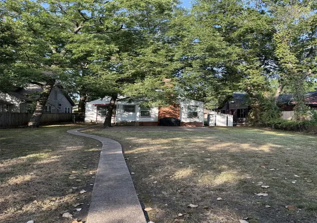 2nd image of 1108 S Travis St, Sherman, TX 75090 | MLS# 21351518