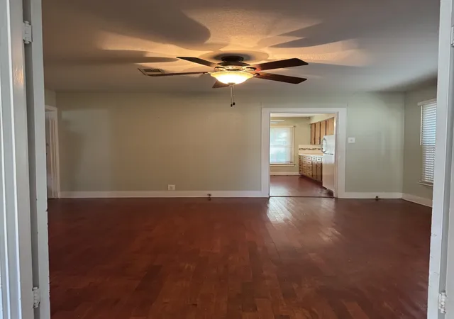 4th image of 1108 S Travis St, Sherman, TX 75090 | MLS# 21351518