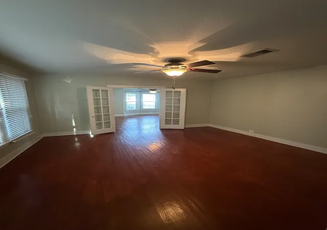 5th image of 1108 S Travis St, Sherman, TX 75090 | MLS# 21351518