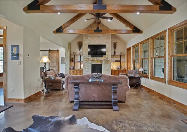 2nd image of 205 Haciendas Dr, Weatherford, TX 76087 | MLS# 21349017