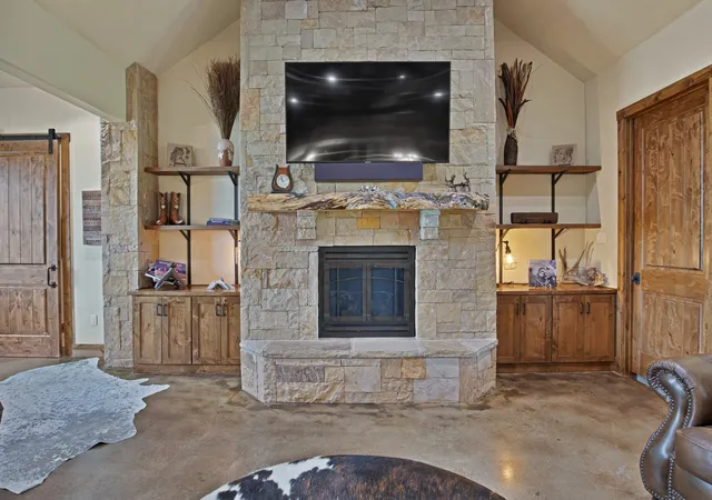 5th image of 205 Haciendas Dr, Weatherford, TX 76087 | MLS# 21349017