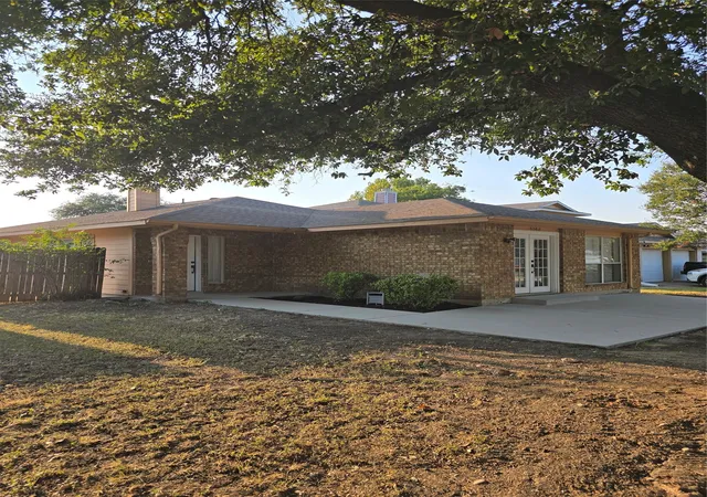 Photo 3 of Single family home for sale at 3182 Cross Creek Cir, Grand Prairie, TX 75052 | MLS# 21349738 | Listing updated on 2026-08-24
