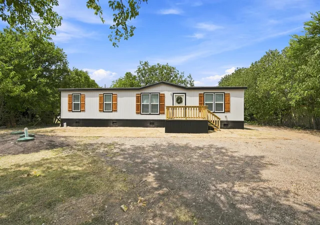 1st image of 205 Lazy Ln, Red Oak, TX 75154 | MLS# 21351368