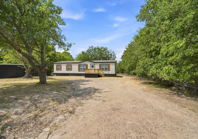3rd image of 205 Lazy Ln, Red Oak, TX 75154 | MLS# 21351368