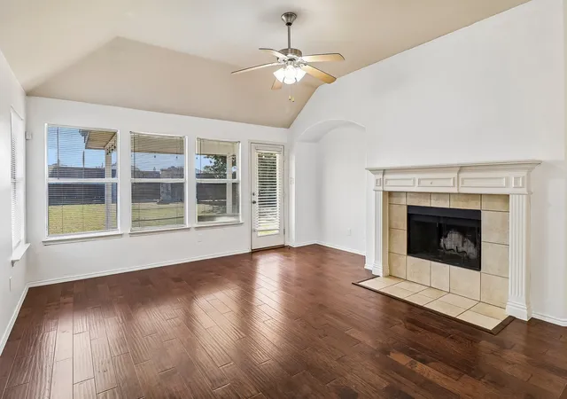 Photo 3 of Single family home for sale at 7717 Decoy Dr, Arlington, TX 76002 | MLS# 21350102 | Listing updated on 2026-10-07