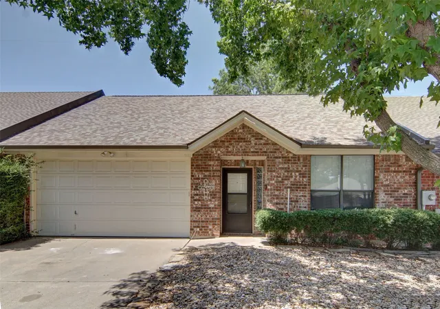 1st image of 937 Heather Ct, Weatherford, TX 76086 | MLS# 21347996