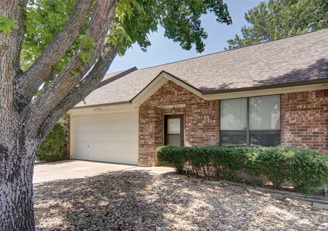 3rd image of 937 Heather Ct, Weatherford, TX 76086 | MLS# 21347996