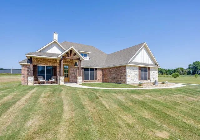 Photo 1 of Single family home for sale at 4017 Crick Ct, Weatherford, TX 76087 | MLS# 21351550 | Listing updated on 2026-10-02