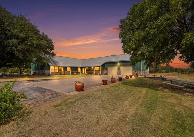 Photo 4 of House for sale at 8165 Jackson Rd, Krum, TX 76249 | MLS# 21350231 | Listing updated on 2026-08-12